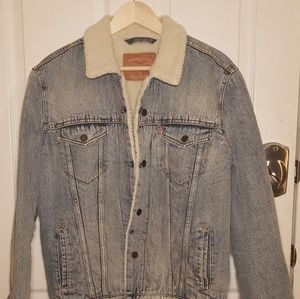 EUC Levis Stonewash Light Blue Sherpa- Lined Denim